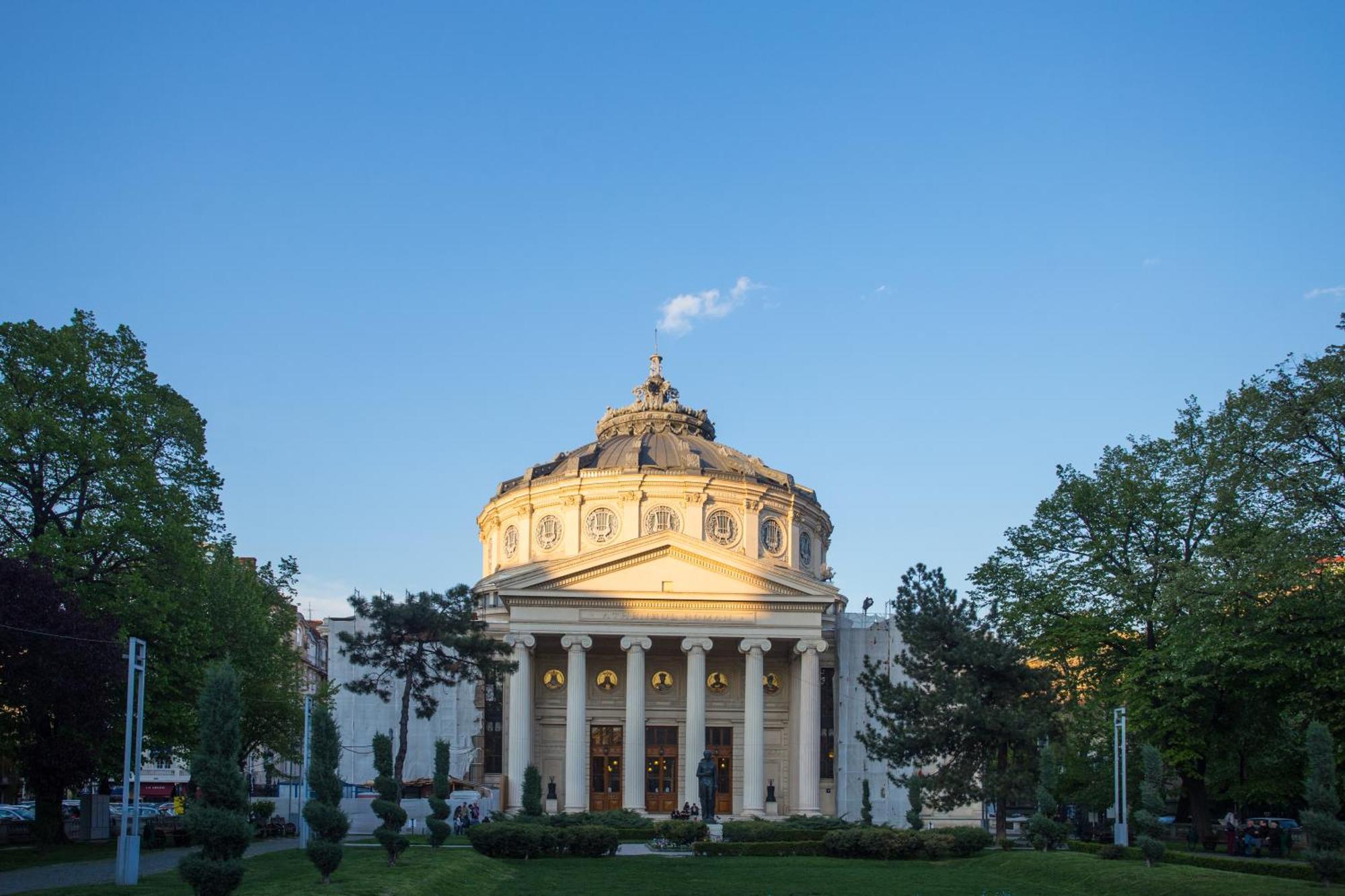 Eclectic 3 Bedroom Calea Victoriei By Urbanesq Bucharest Exterior photo