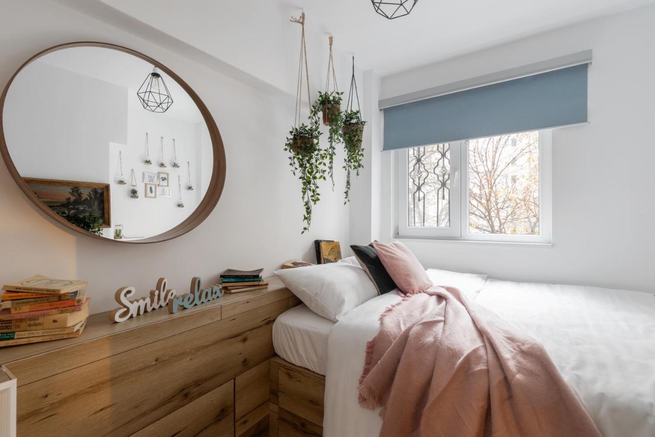 Eclectic 3 Bedroom Calea Victoriei By Urbanesq Bucharest Exterior photo