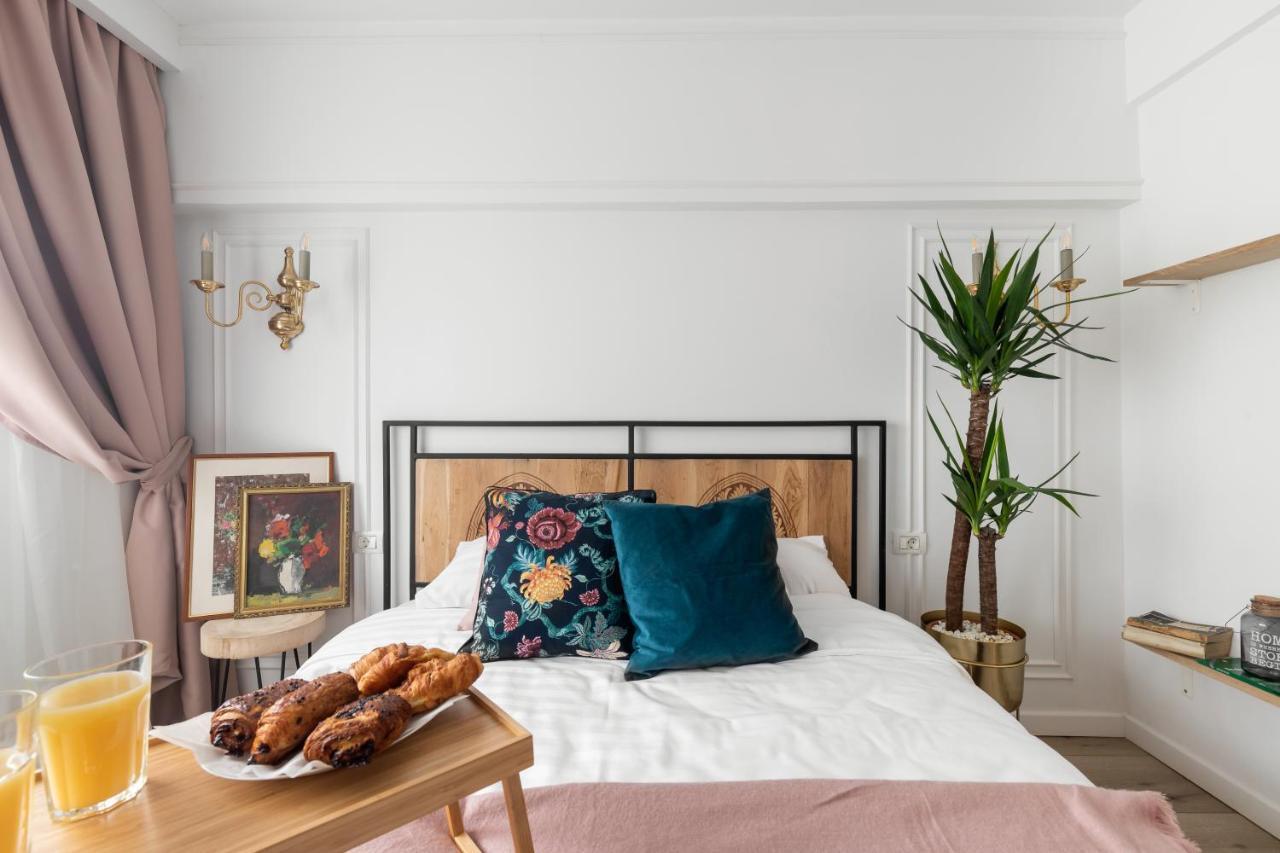 Eclectic 3 Bedroom Calea Victoriei By Urbanesq Bucharest Exterior photo