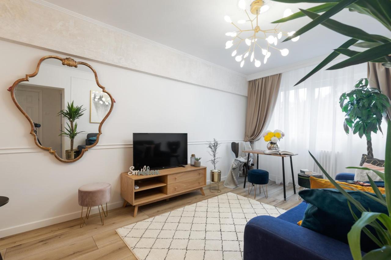 Eclectic 3 Bedroom Calea Victoriei By Urbanesq Bucharest Exterior photo